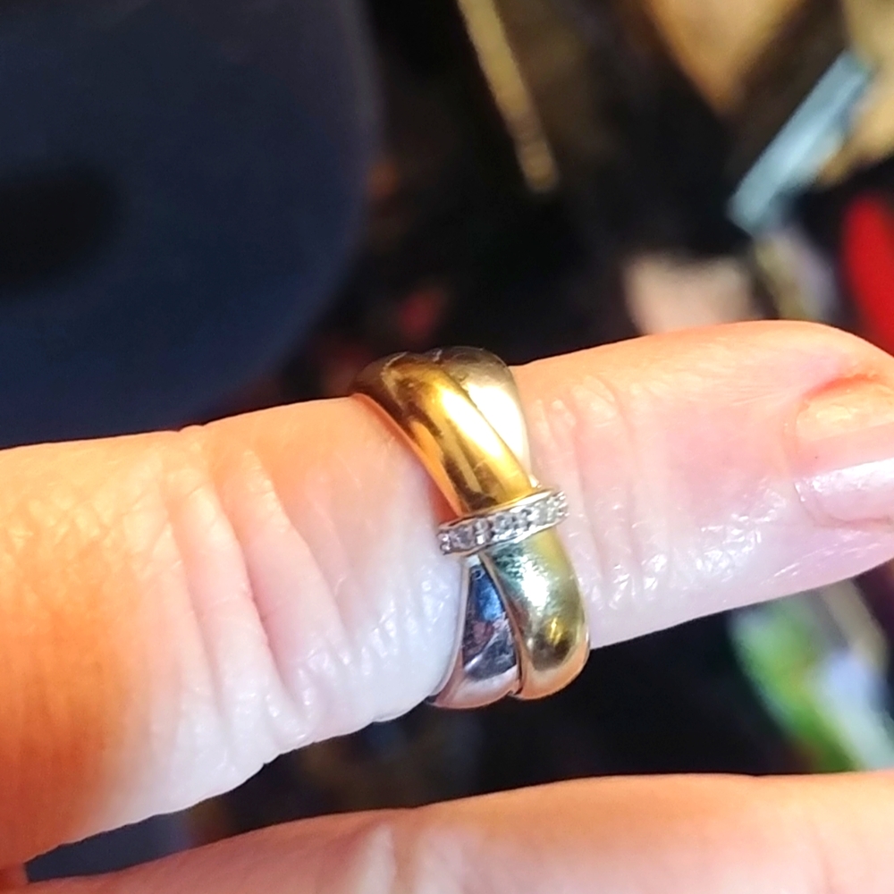 18k 750 Beautiful ring